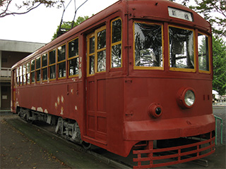 交通遊園展示電車。
