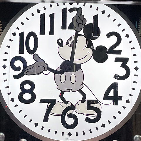 ディズニー創立100周年!銀座ミッキー時計塔。